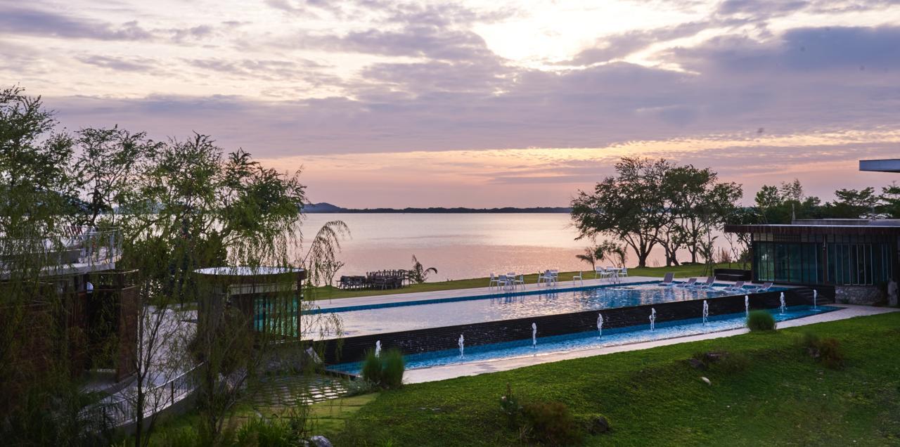 Baan Rim Ao Hotel Chanthaburi Bagian luar foto