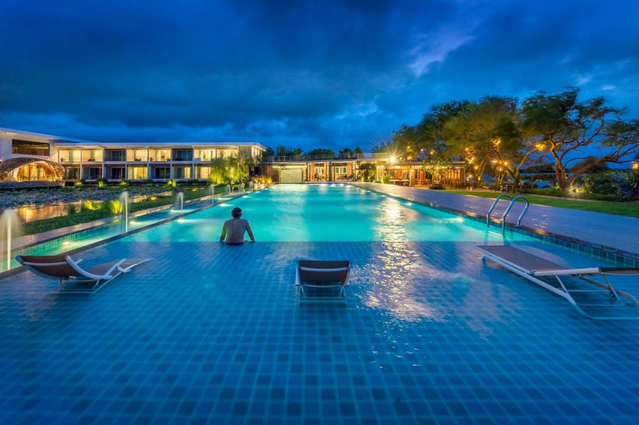 Baan Rim Ao Hotel Chanthaburi Bagian luar foto