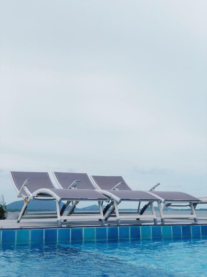 Baan Rim Ao Hotel Chanthaburi Bagian luar foto