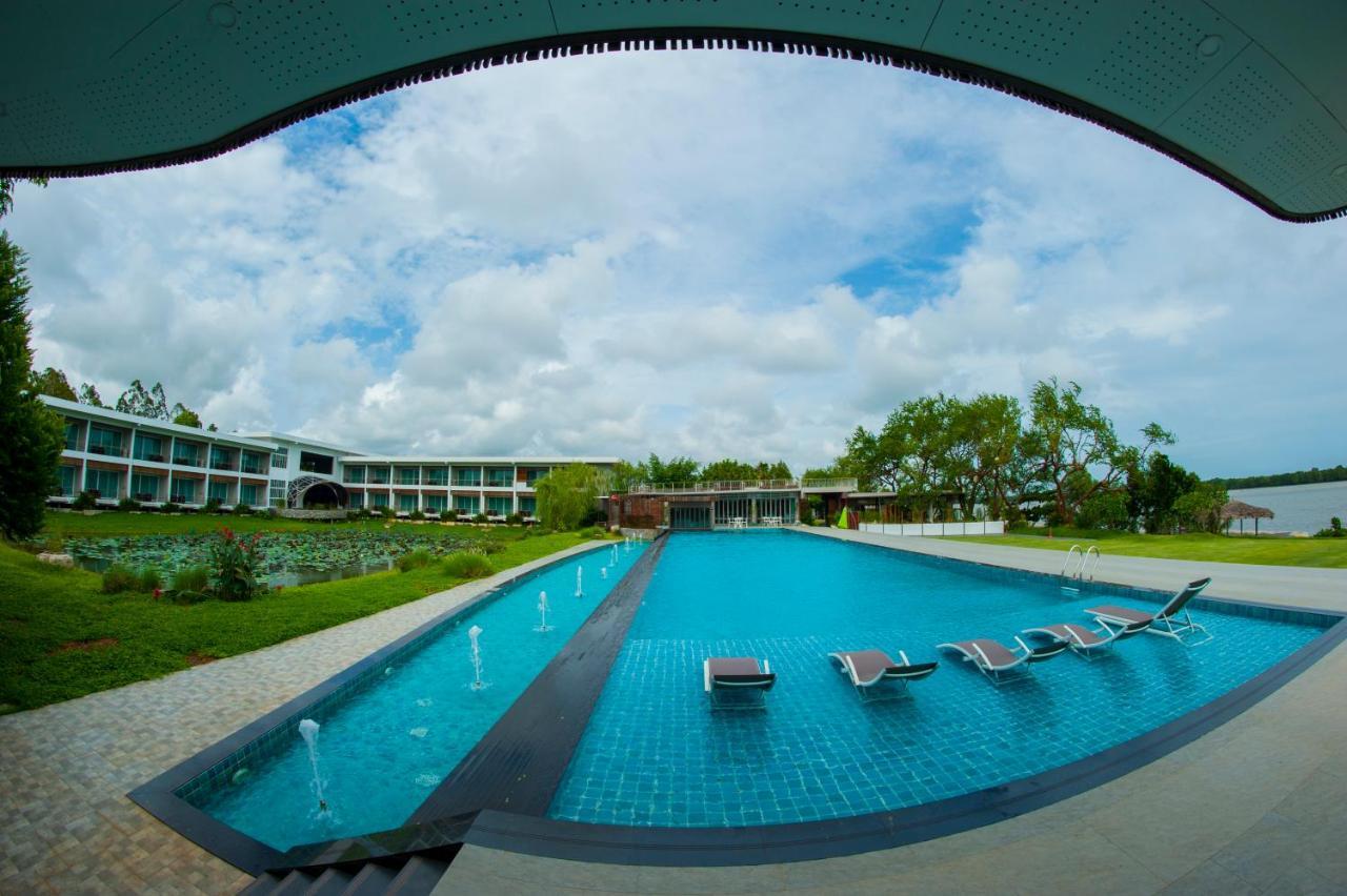 Baan Rim Ao Hotel Chanthaburi Bagian luar foto
