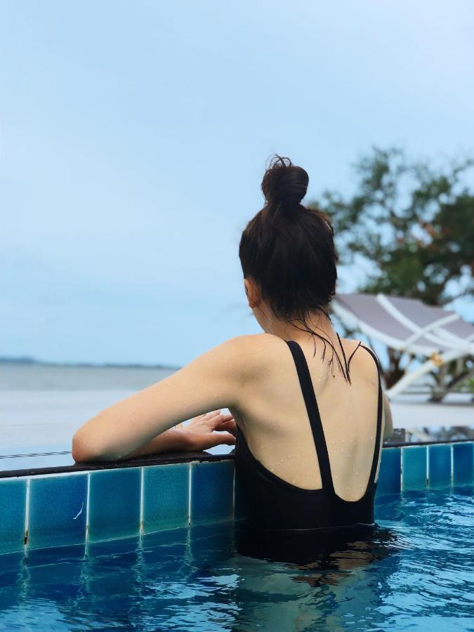 Baan Rim Ao Hotel Chanthaburi Bagian luar foto